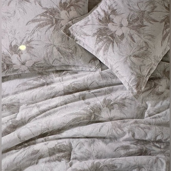 Tommy Bahama Beachway Blooms Reversible Grey Duvet Cover Set Queen - Picture 3 of 7